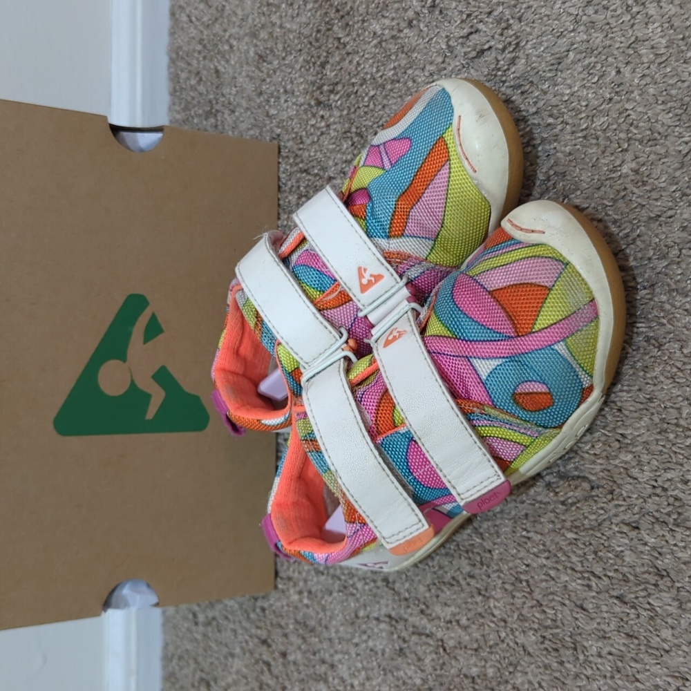 Plae roan size 11
